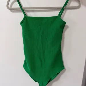 Stradivarius rebrasti bodi