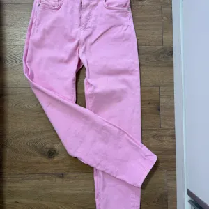 Stradivarus pink farmerke 34