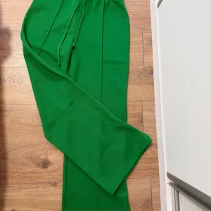 Stradivarius trenetka-pantalone