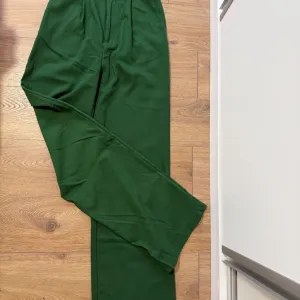 Stradivarius pantalone visokog struka