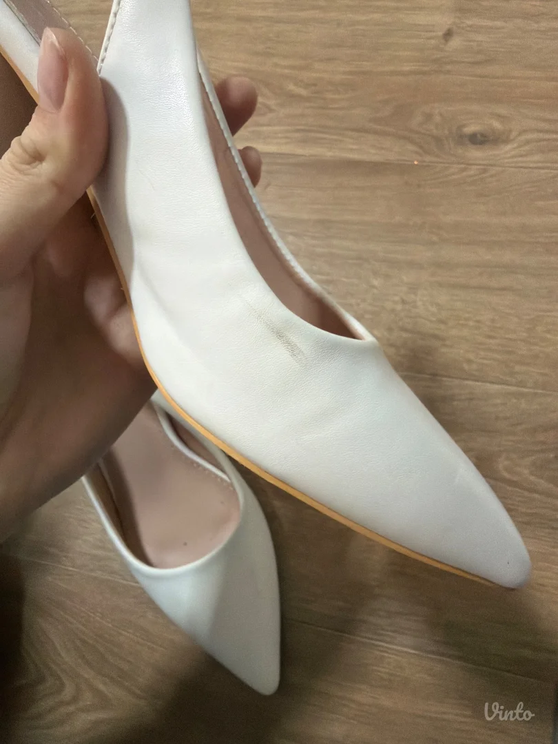 Zenske cipele na nisku stiklu 38