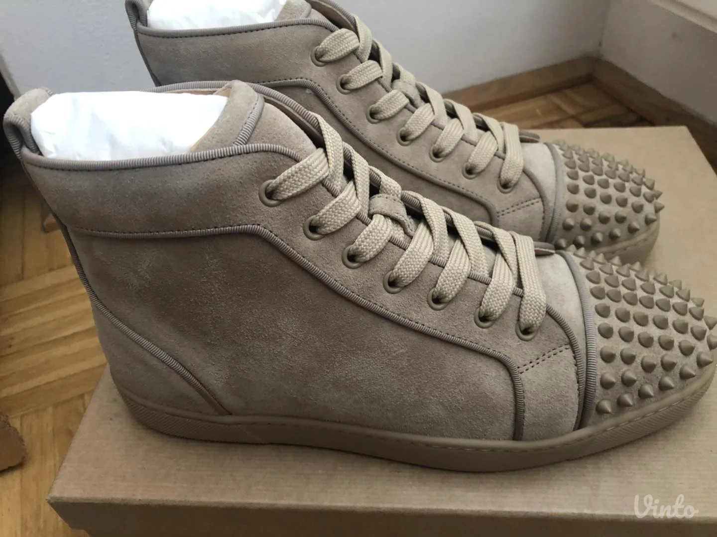 patike Christian Louboutin's Louis Spikes