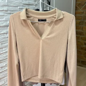 Sinsay majica sa kragnom