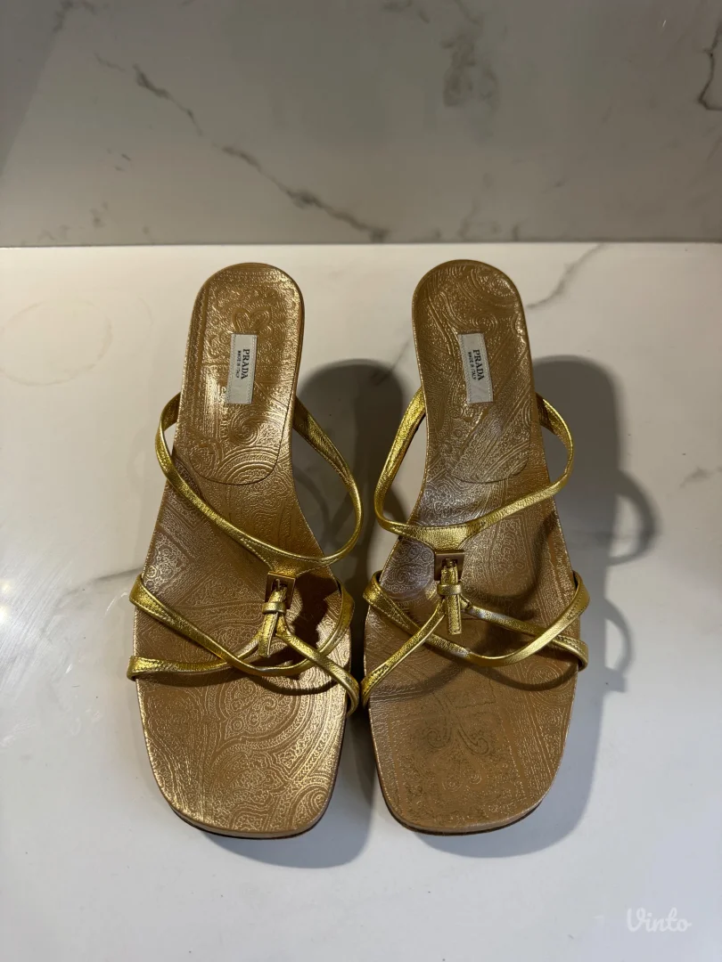 Vintage PRADA Zlatne Kitten Heel Sandale br 39