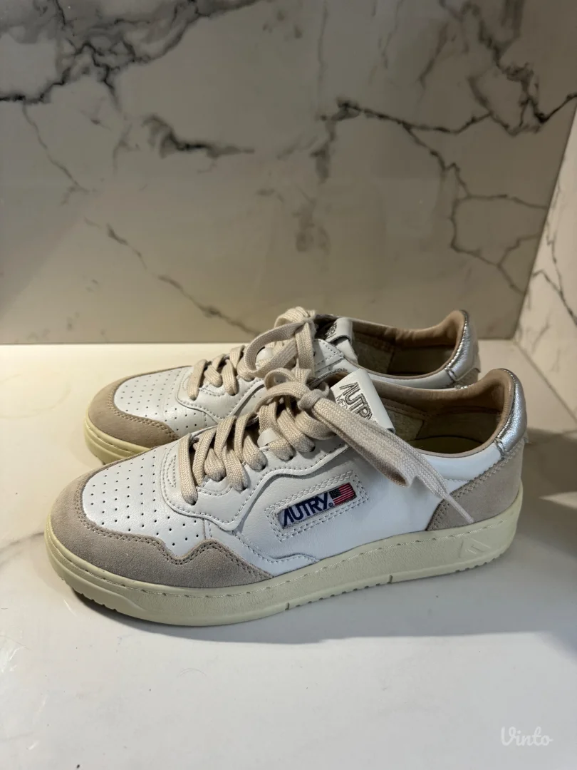 Autry Medalist Srebrne Patike br 39