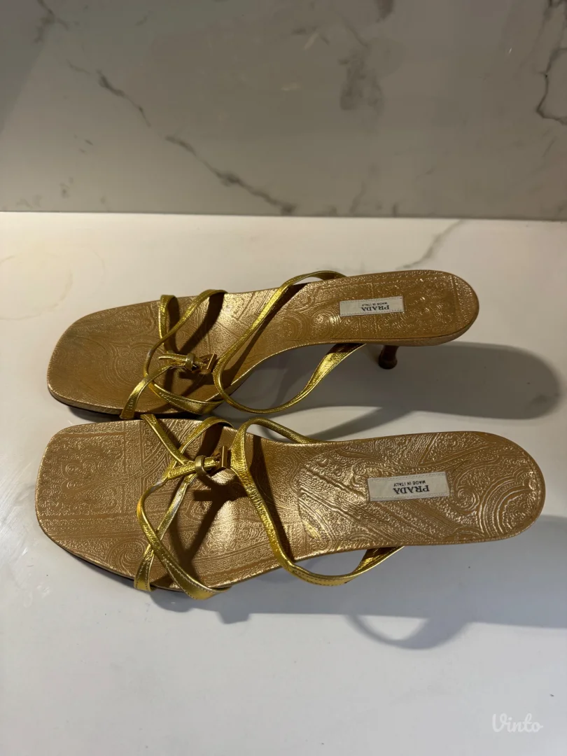 Vintage PRADA Zlatne Kitten Heel Sandale br 39