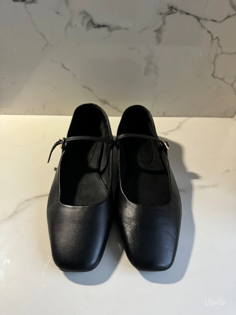 Zara crne kozne baletanke br 39