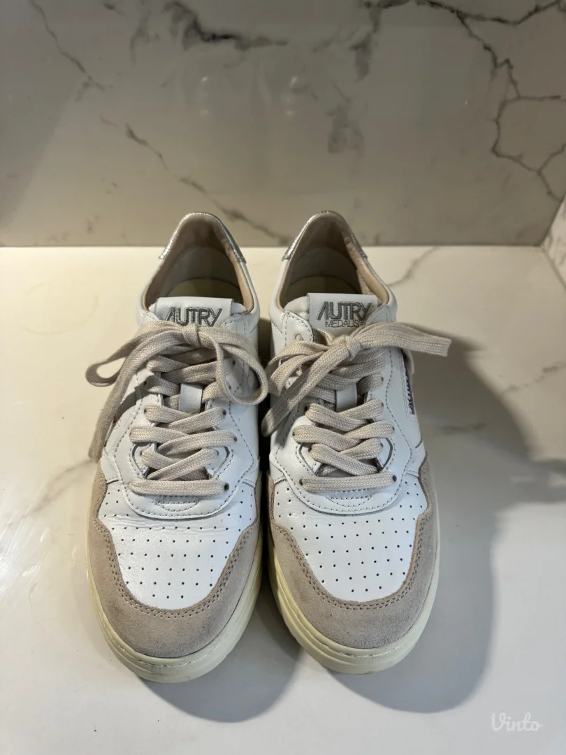 Autry Medalist Srebrne Patike br 39