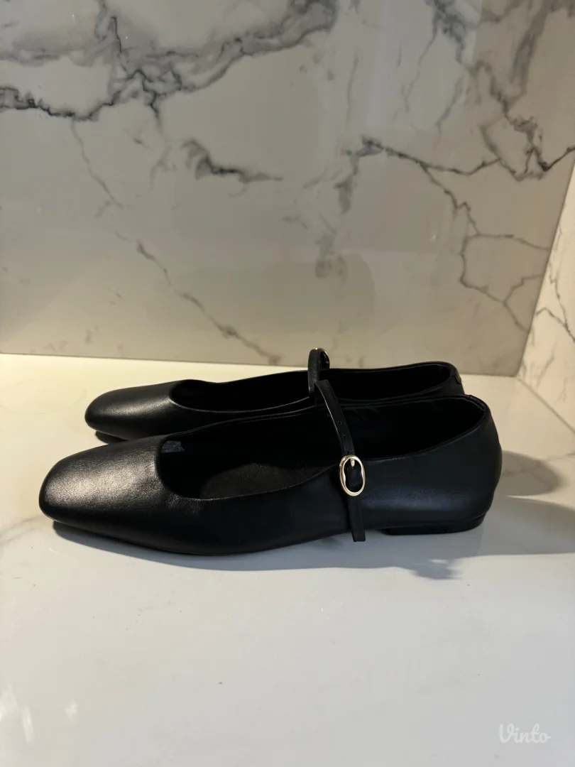 Zara crne kozne baletanke br 39