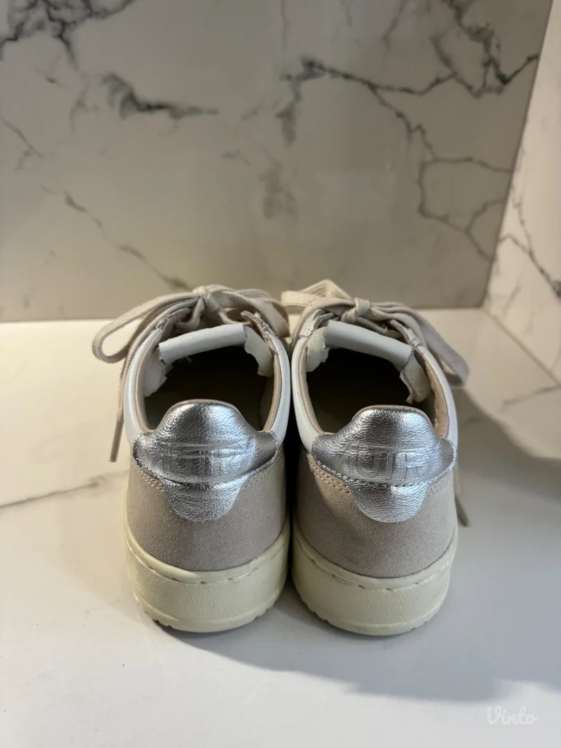 Autry Medalist Srebrne Patike br 39