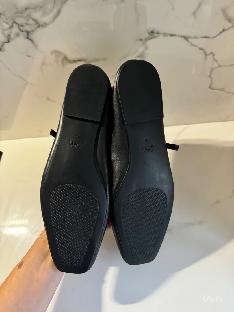 Zara crne kozne baletanke br 39