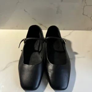 Zara crne kozne baletanke br 39