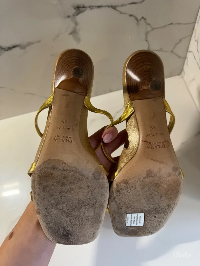 Vintage PRADA Zlatne Kitten Heel Sandale br 39