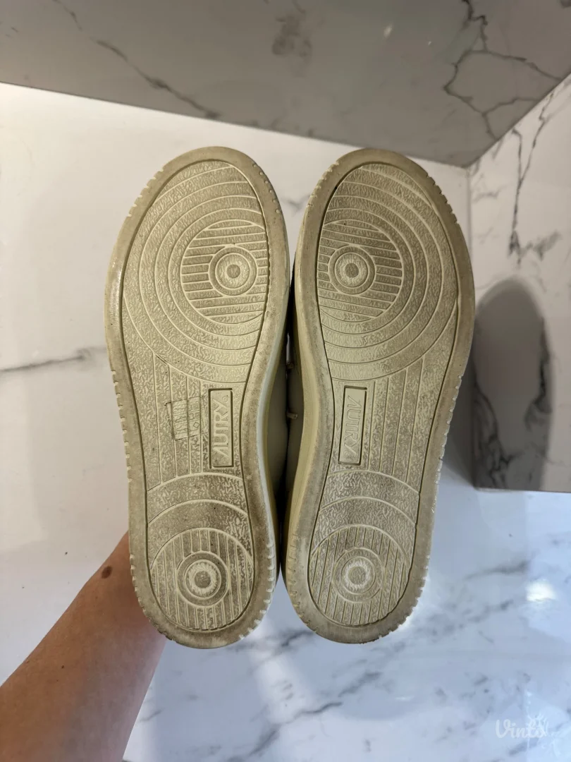 Autry Medalist Srebrne Patike br 39