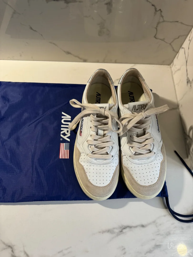 Autry Medalist Srebrne Patike br 39