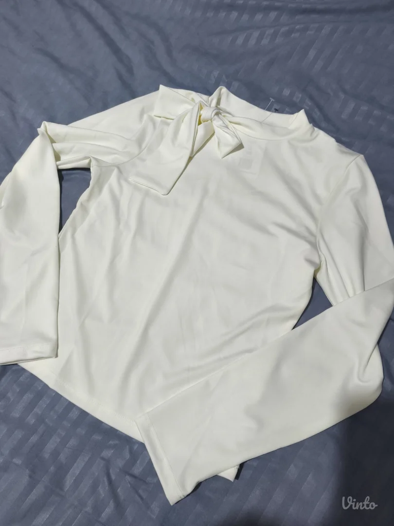 Bela bluzica sa masnom