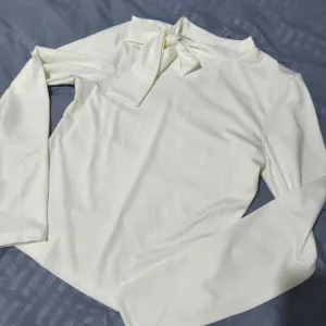 Bela bluzica sa masnom