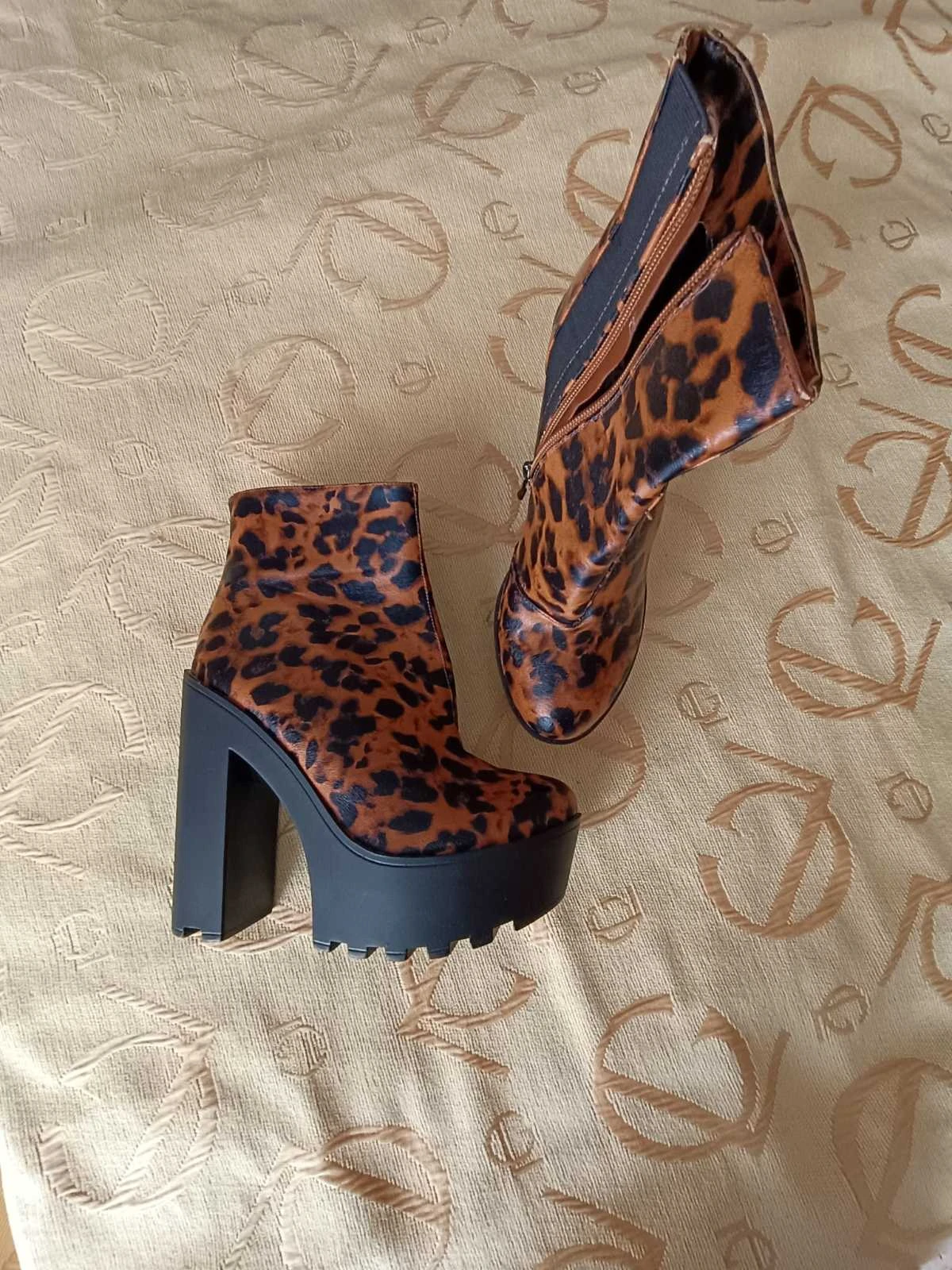 Gleznjace Nine West broj 39
