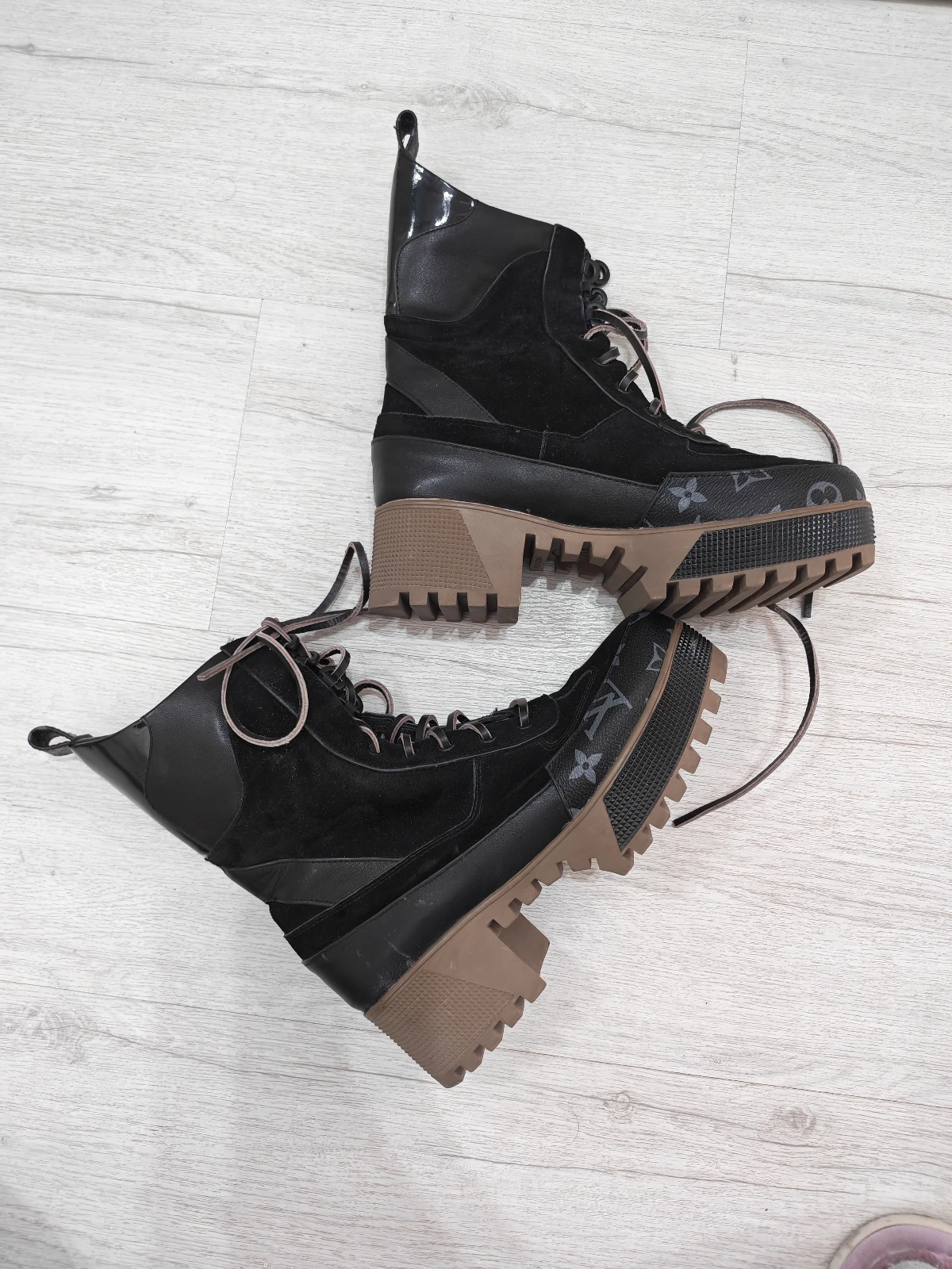 Cizme gleznjace Louis Vuitton broj 38