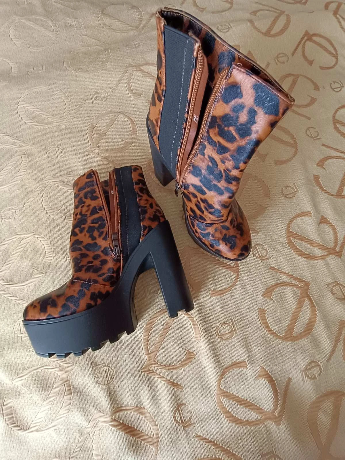 Gleznjace Nine West broj 39