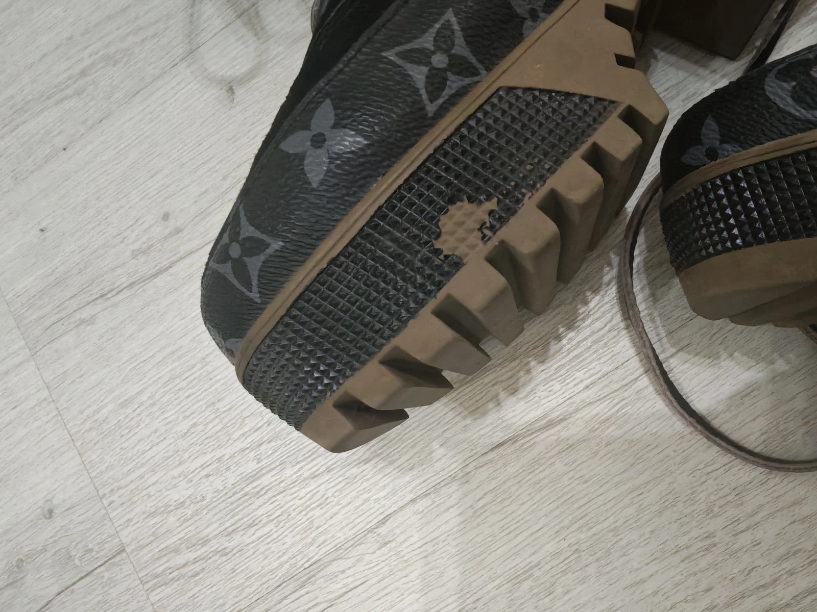 Cizme gleznjace Louis Vuitton broj 38