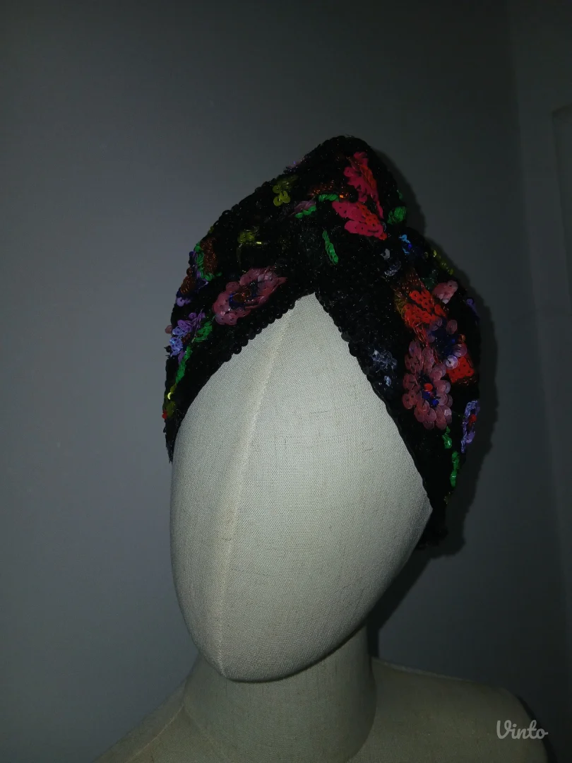 Zara tirban sa šljokicama