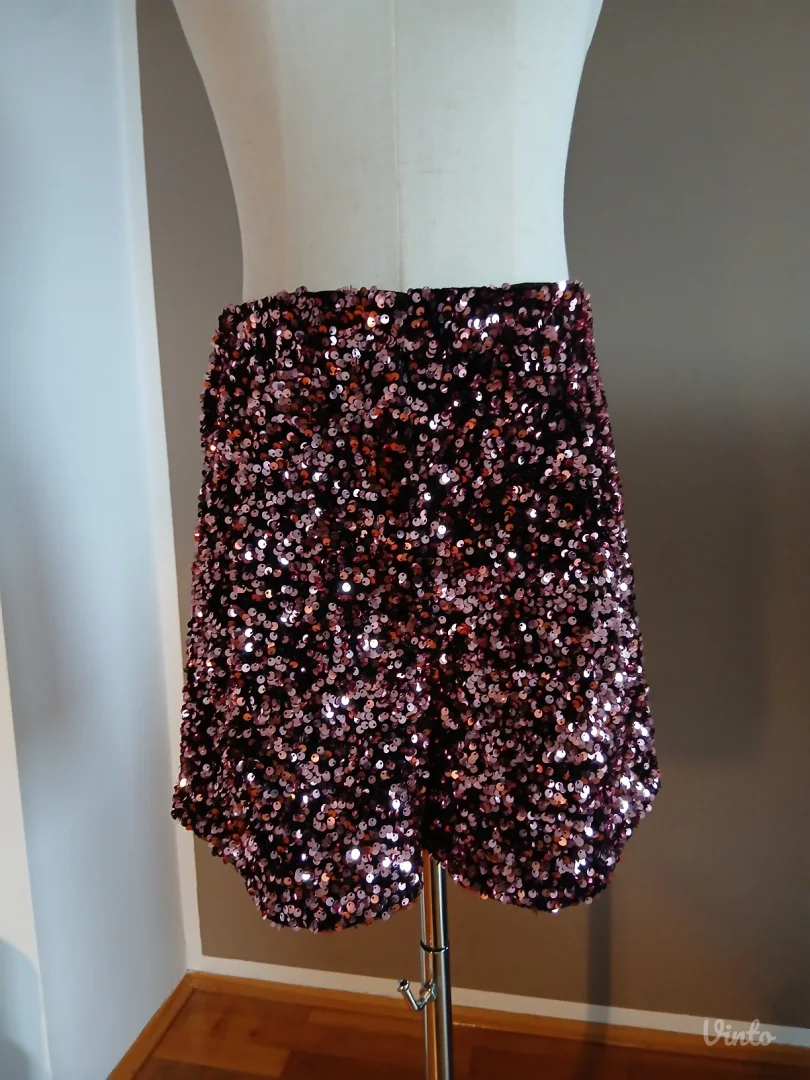 Zara šorts sa šljokicama