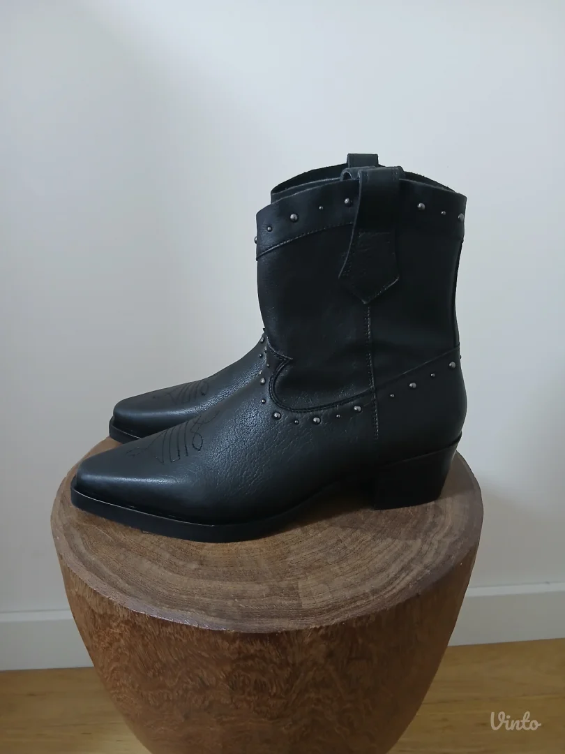 Mango kožne kaubojke