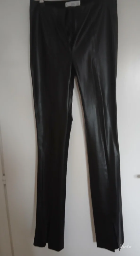 Mango pantalone od eko kože