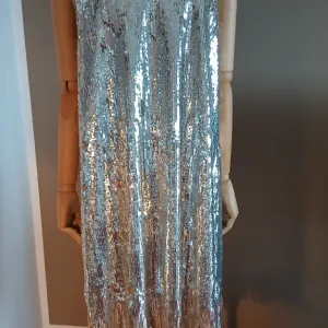 Reserved svečana haljina