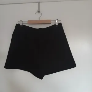 Crni Zara šorts