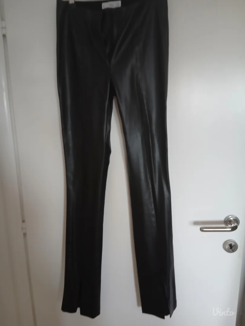 Mango pantalone od eko kože