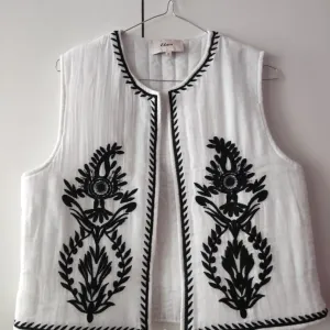 Nov prsluk "Etam" vel.M