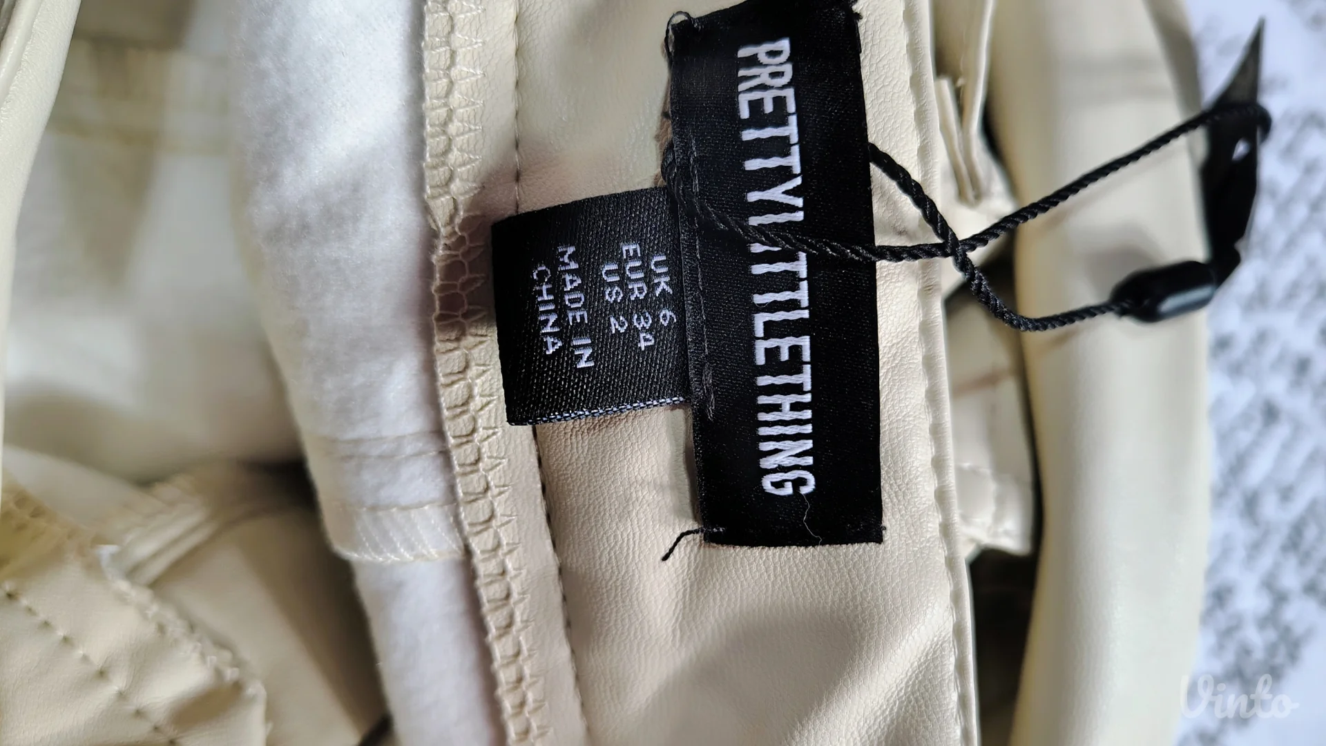 Veštačke kožne pantalone nove