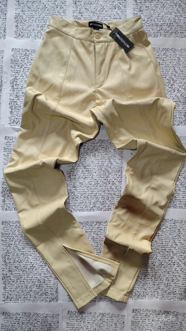 Veštačke kožne pantalone nove