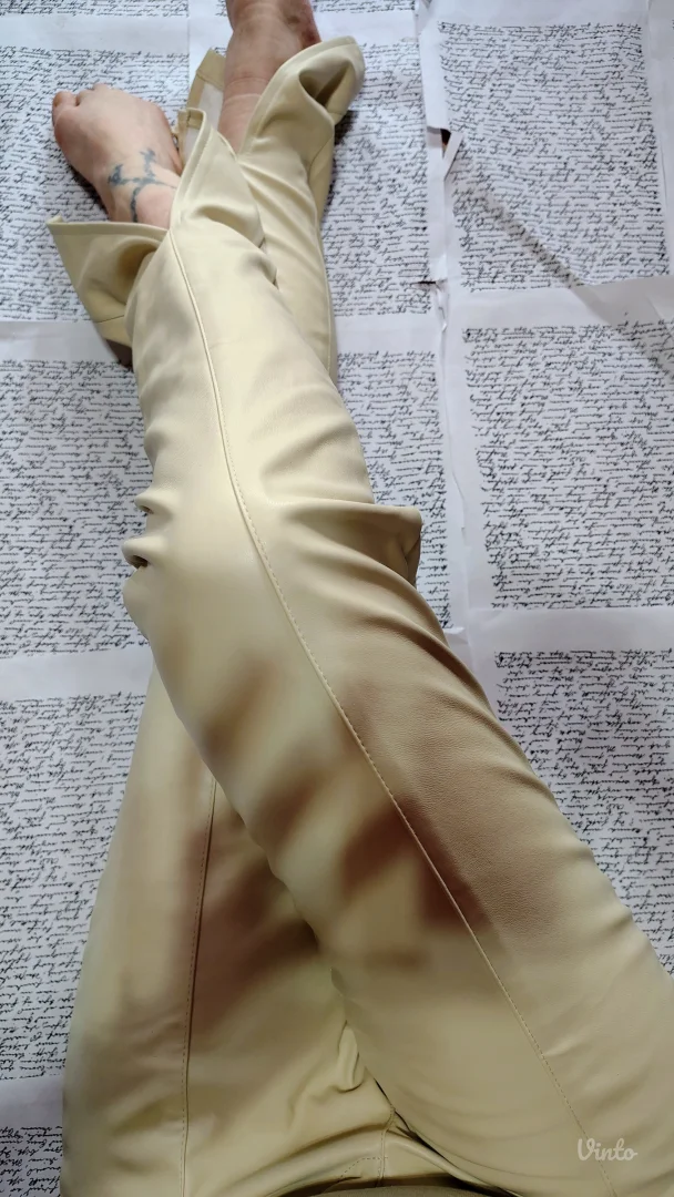 Veštačke kožne pantalone nove