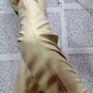 Veštačke kožne pantalone nove