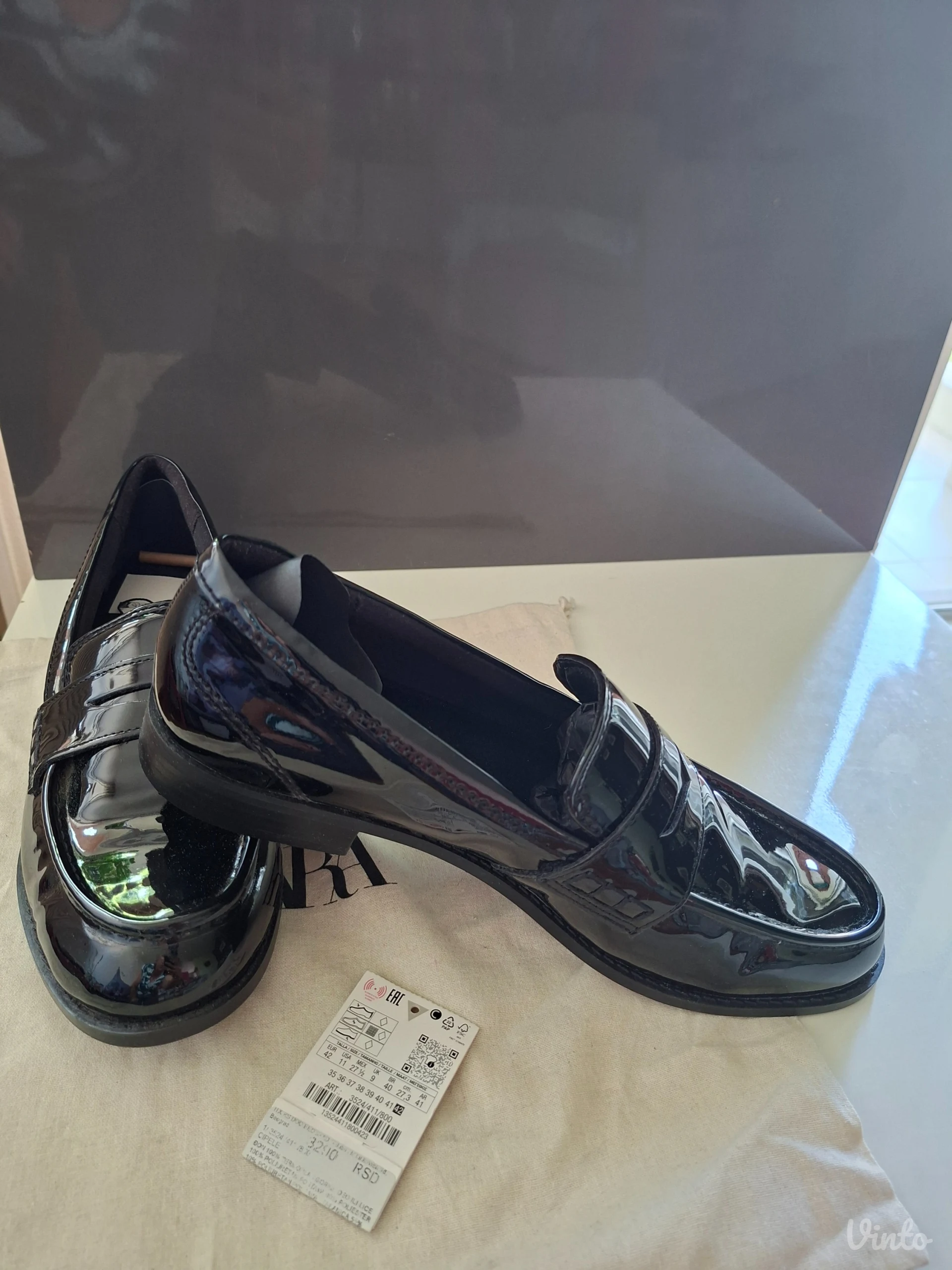 Zara, crne lakovane mokasine, br. 42. NOVO