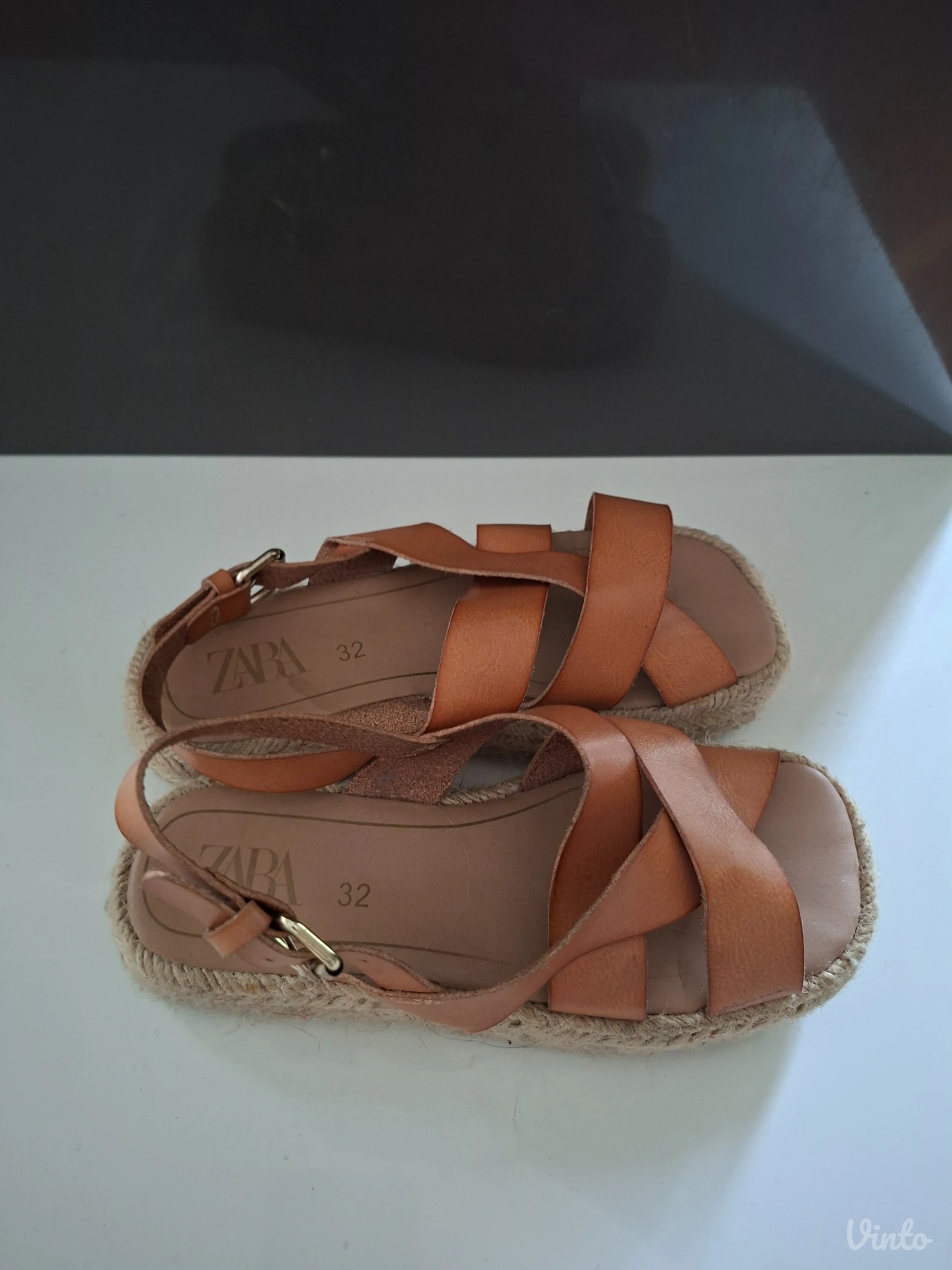 Zara kozne sandale, br. 32