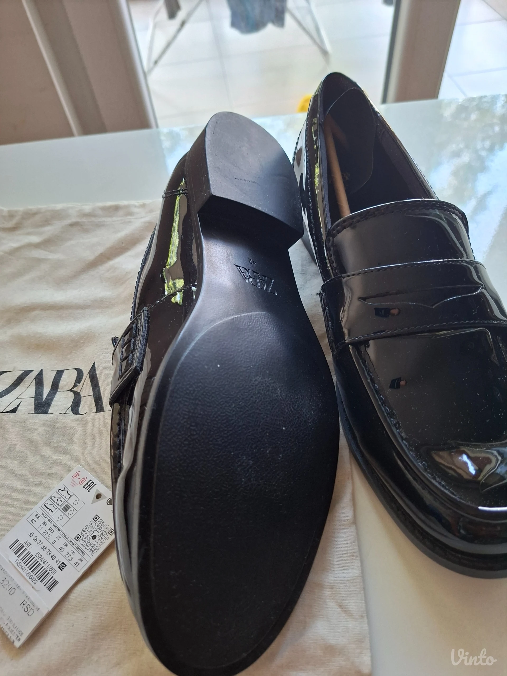 Zara, crne lakovane mokasine, br. 42. NOVO