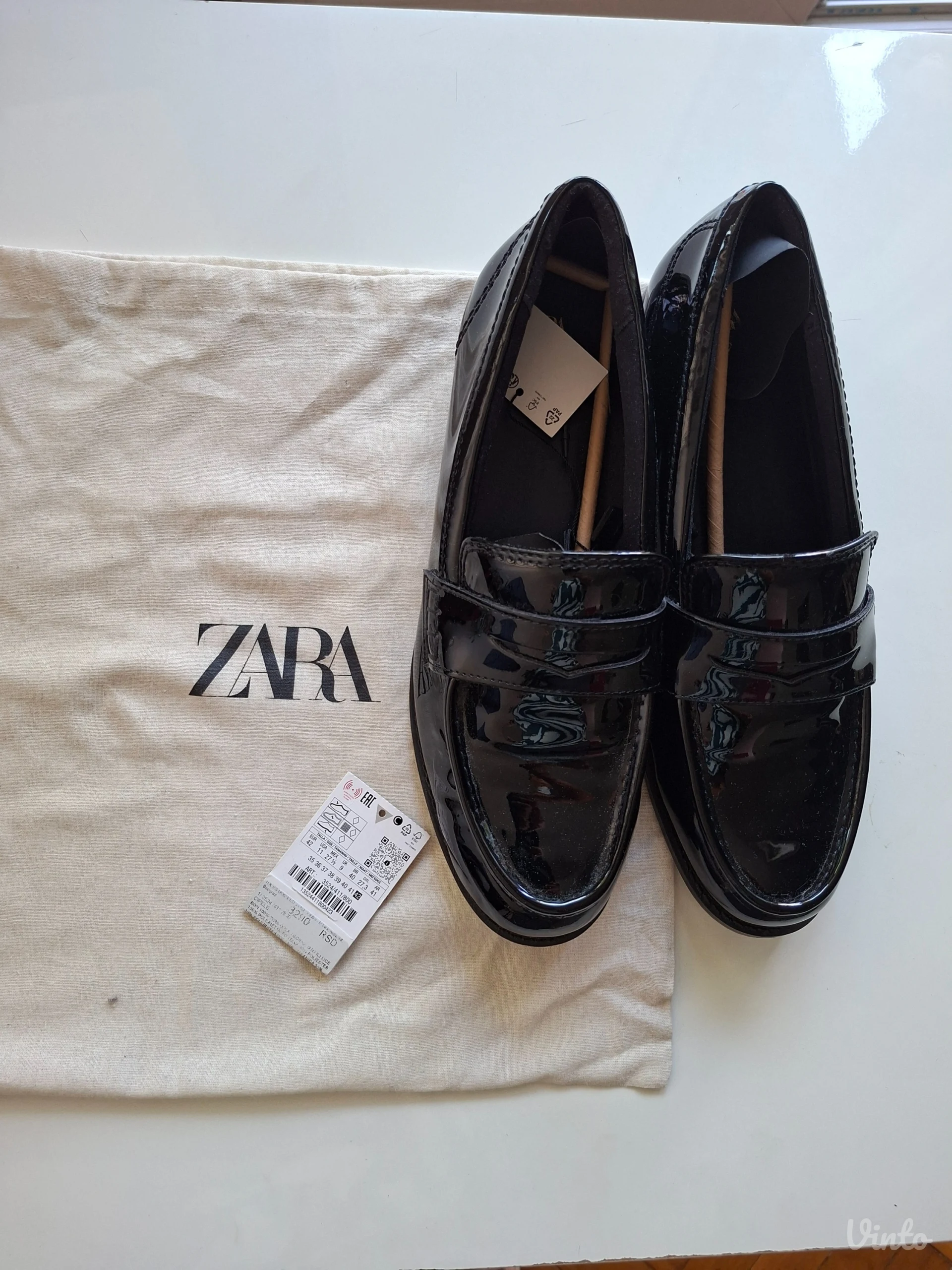 Zara, crne lakovane mokasine, br. 42. NOVO