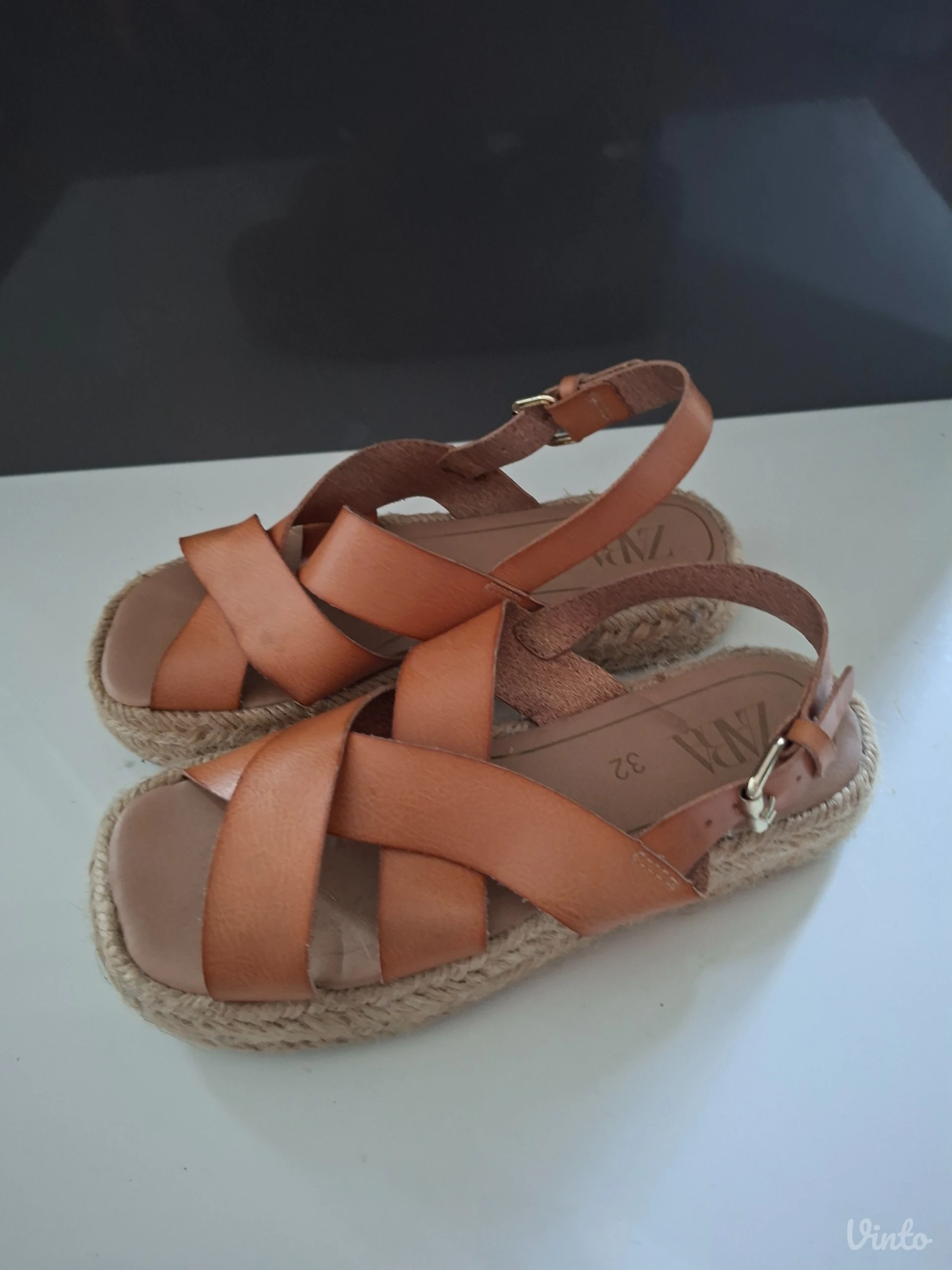 Zara kozne sandale, br. 32