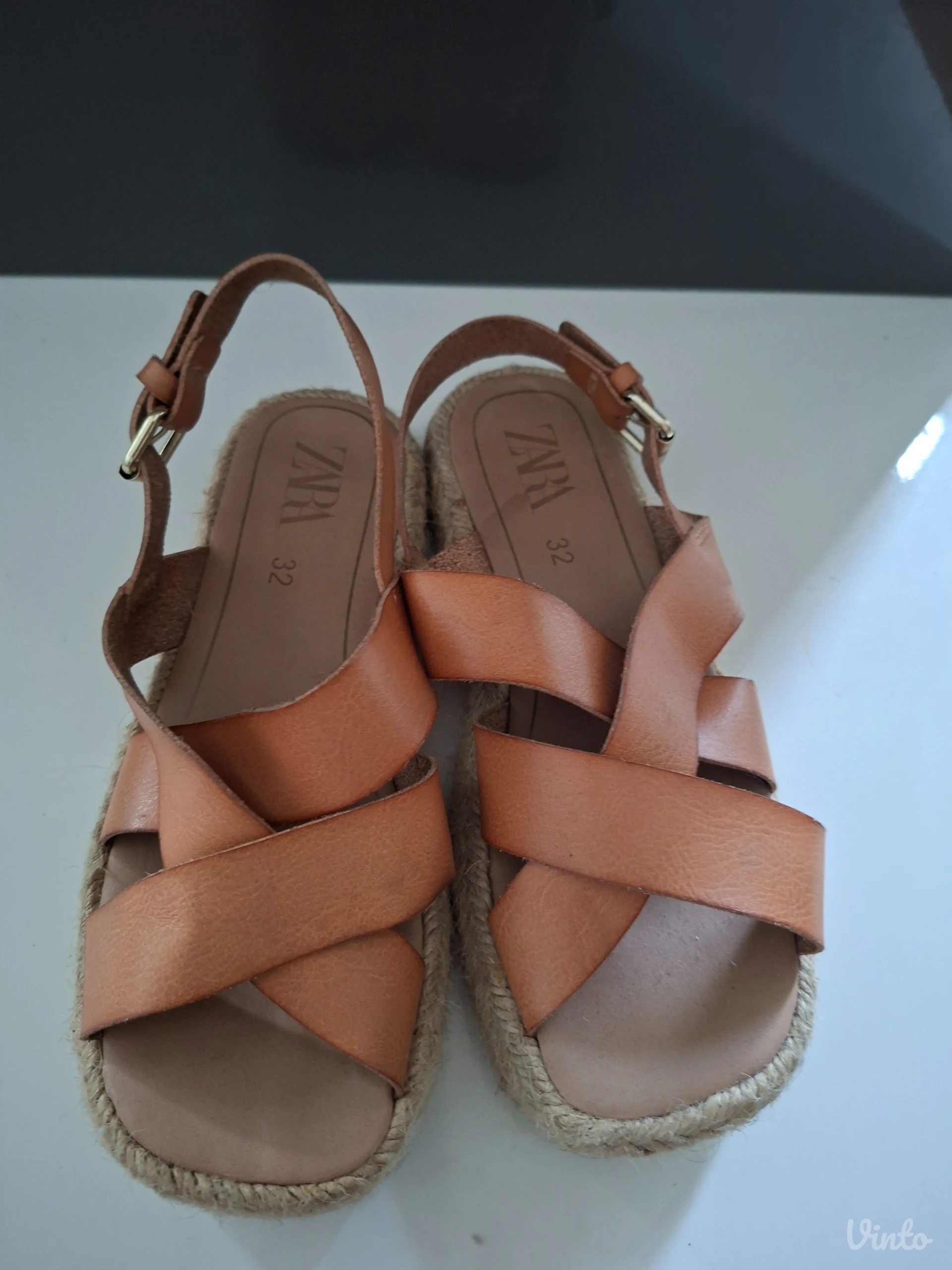 Zara kozne sandale, br. 32