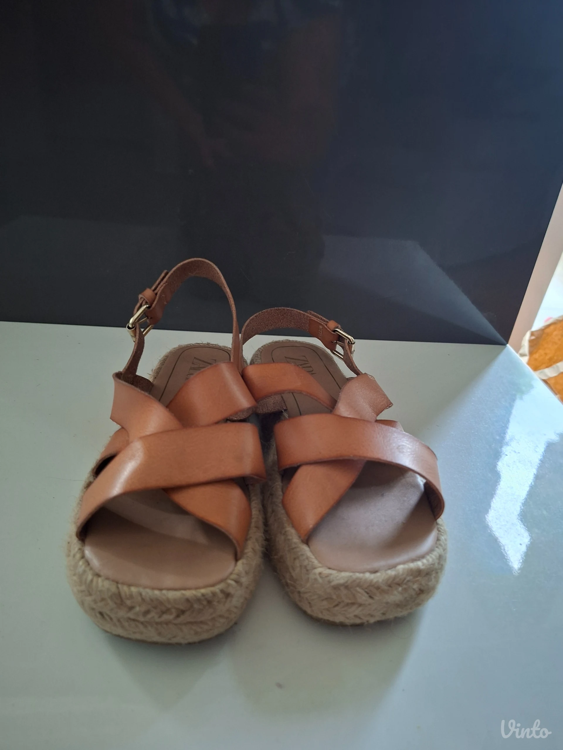 Zara kozne sandale, br. 32