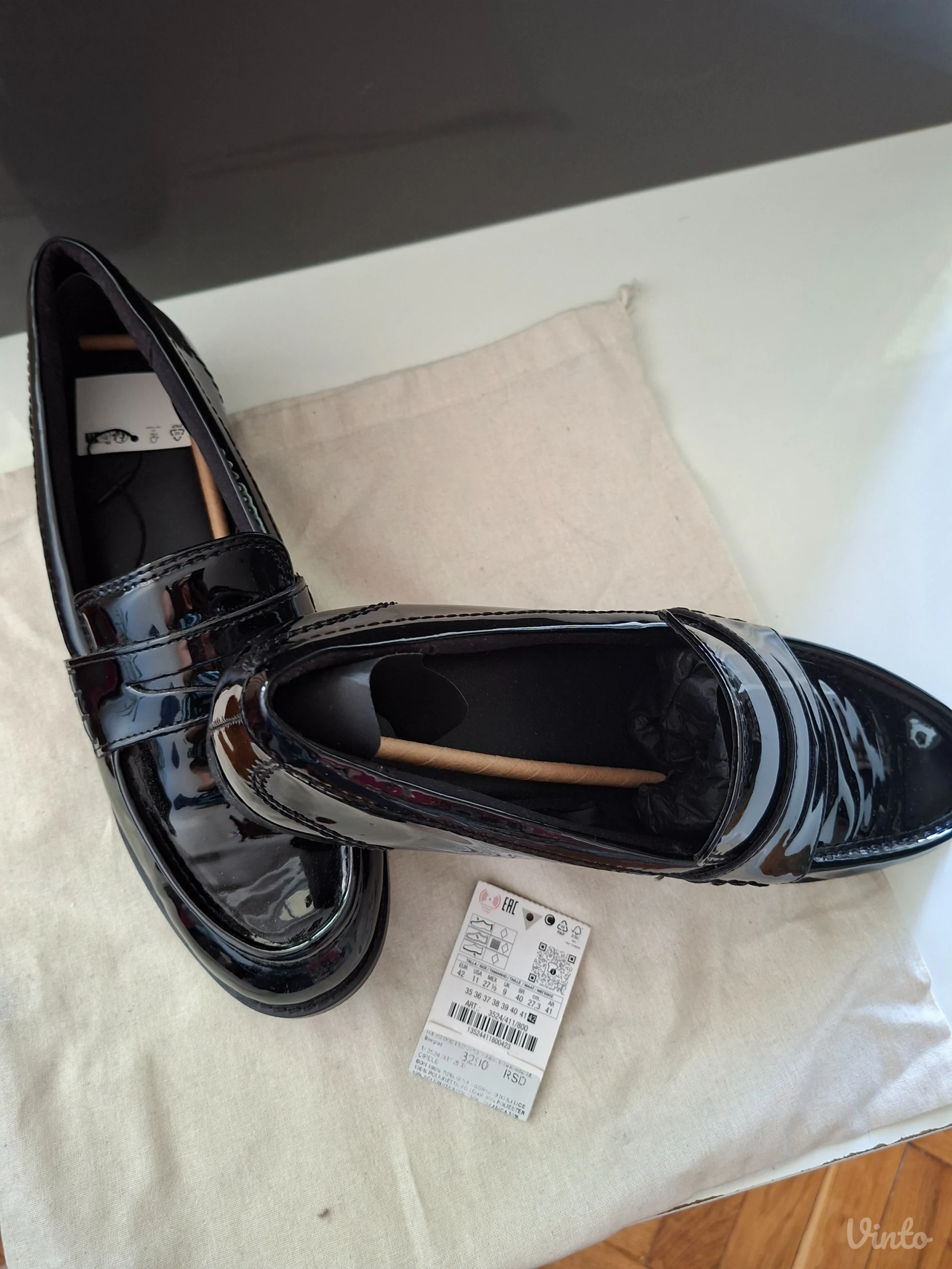 Zara, crne lakovane mokasine, br. 42. NOVO