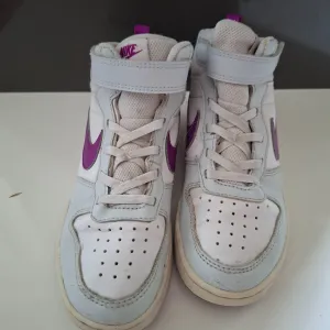 Nike decije patike, 33