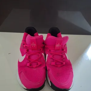 Nike patike za devojcice, 34
