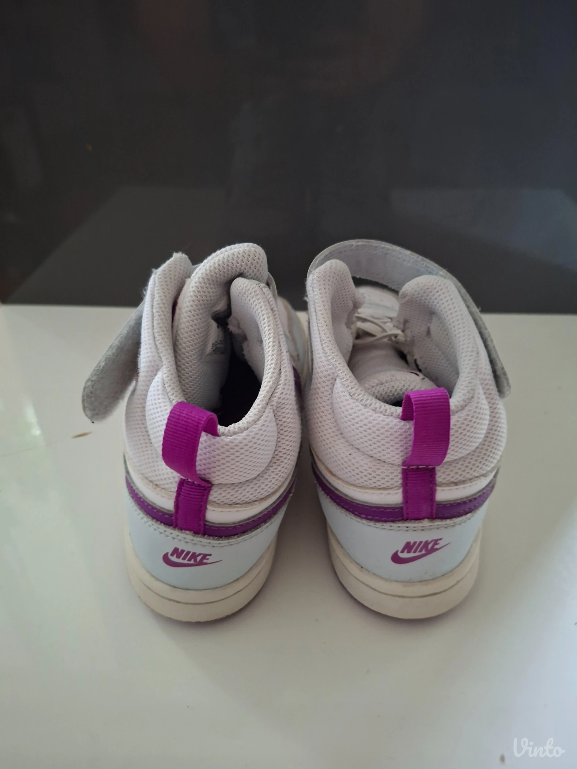Nike decije patike, 33