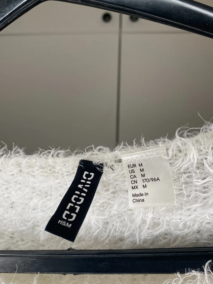 H&M čupavi beli džemper