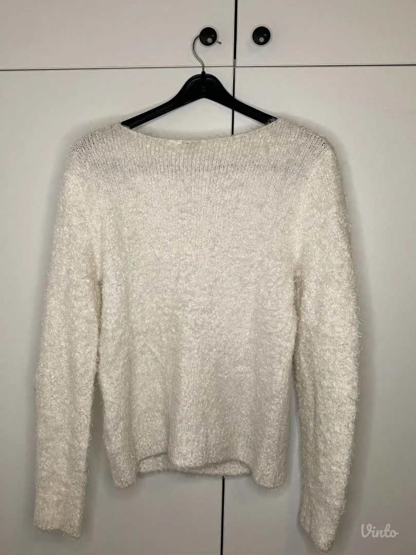 H&M čupavi beli džemper